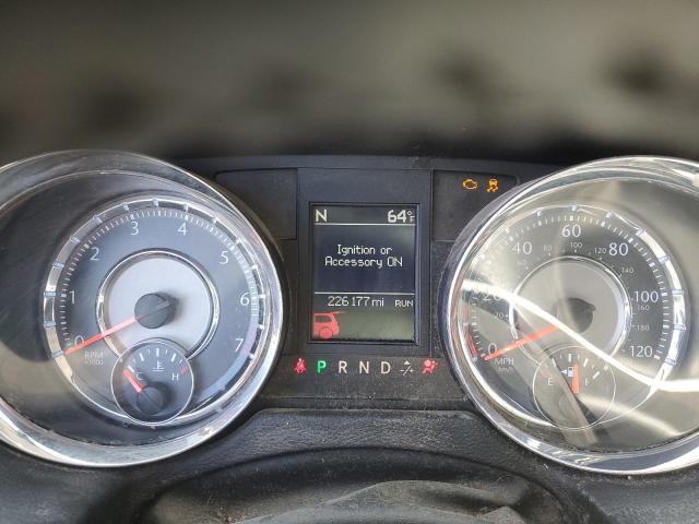 2A4RR8DG1BR801218 - 2011 CHRYSLER TOWN & COU TOURING L WHITE photo 9