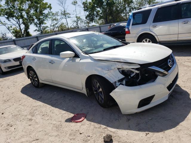 1N4AL3AP3HC165520 - 2017 NISSAN ALTIMA 2.5 WHITE photo 4