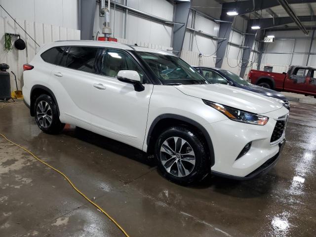 5TDGZRBH3MS541719 - 2021 TOYOTA HIGHLANDER XLE WHITE photo 4