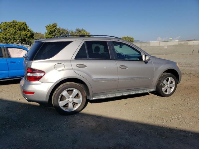 4JGBB56E59A511404 - 2009 MERCEDES-BENZ ML 350 SILVER photo 3