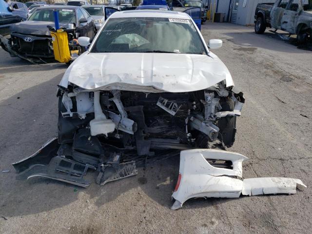 2C3CDXBG9KH699412 - 2019 DODGE CHARGER SXT WHITE photo 5