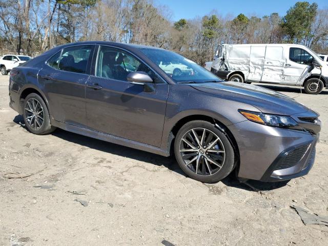 4T1G11AK3RU910437 - 2024 TOYOTA CAMRY SE NIGHT SHADE GRAY photo 4