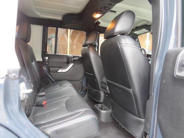 1C4BJWEG1HL667622 - 2017 JEEP WRANGLER U SAHARA GRAY photo 6