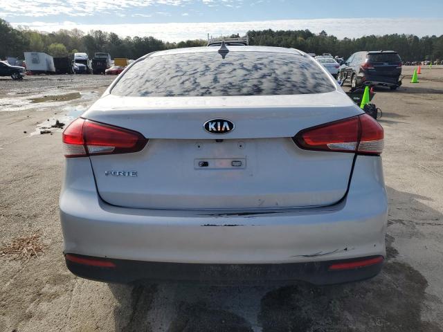 3KPFL4A79JE166305 - 2018 KIA FORTE LX SILVER photo 6