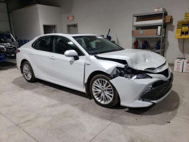 4T1B21HK4KU515069 - 2019 TOYOTA CAMRY HYBRID WHITE photo 4