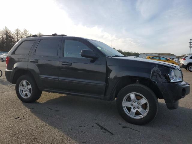 1J8GR48K27C677988 - 2007 JEEP GRAND CHER LAREDO BLACK photo 4