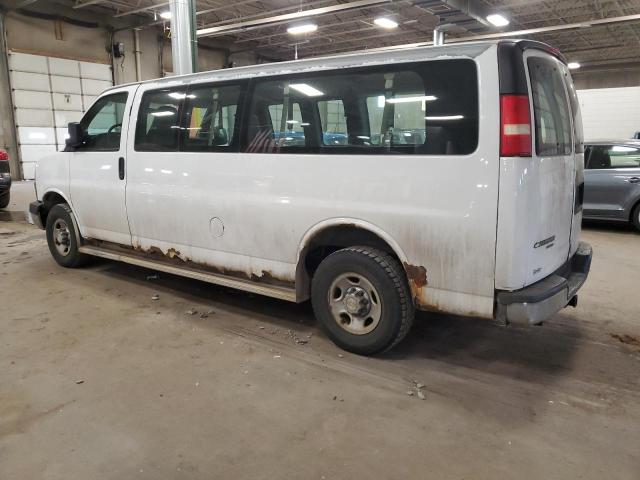 1GAHG39U071143789 - 2007 CHEVROLET EXPRESS G3 WHITE photo 2