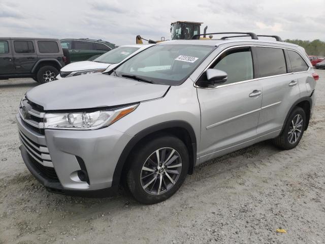 5TDJZRFH3JS861005 - 2018 TOYOTA HIGHLANDER SE SILVER photo 1