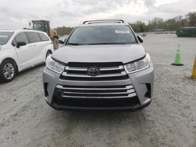 5TDJZRFH3JS861005 - 2018 TOYOTA HIGHLANDER SE SILVER photo 5