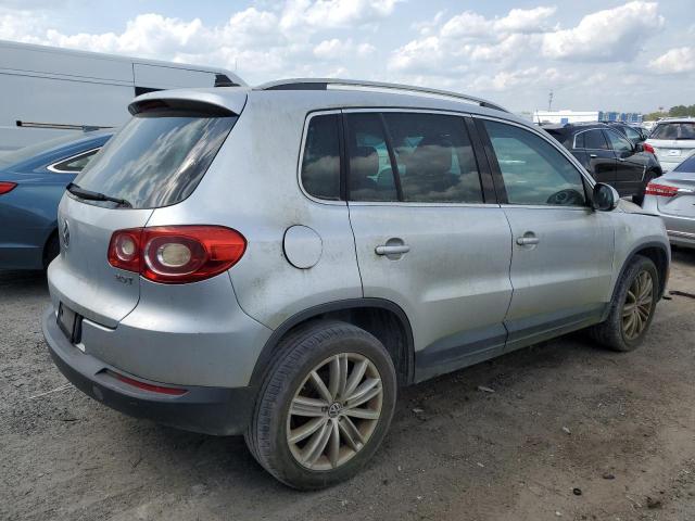 WVGAV75NX9W525883 - 2009 VOLKSWAGEN TIGUAN S SILVER photo 3