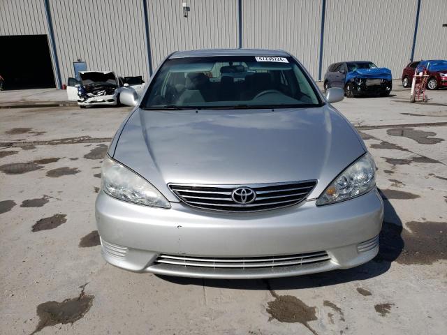 4T1BE32K95U009351 - 2005 TOYOTA CAMRY LE GRAY photo 5