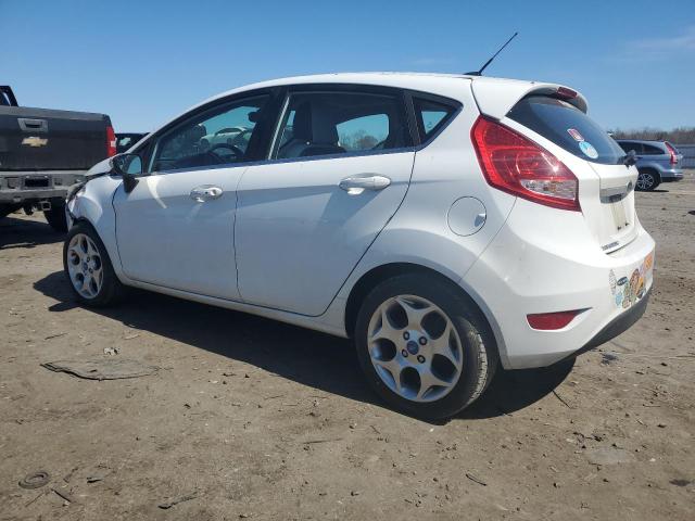 3FADP4FJ0DM161882 - 2013 FORD FIESTA TITANIUM WHITE photo 2