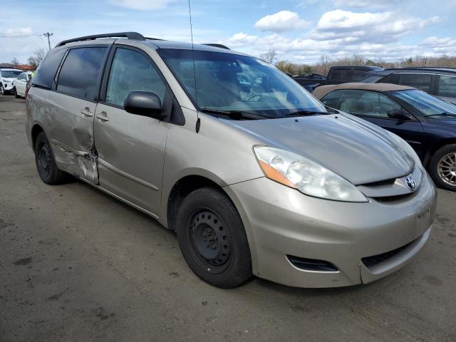 5TDZK23C29S282669 - 2009 TOYOTA SIENNA CE GOLD photo 4