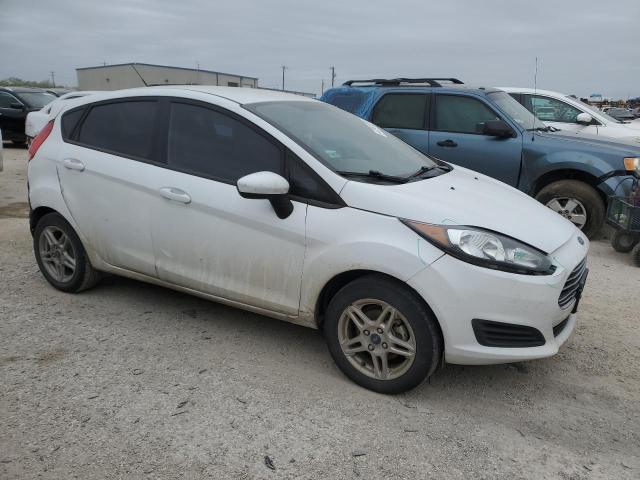 3FADP4EJ1KM116819 - 2019 FORD FIESTA SE WHITE photo 4