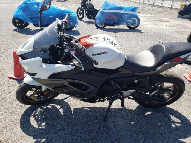 ML5EXER16PDA90779 - 2023 KAWASAKI EX650 R Boz foto 3