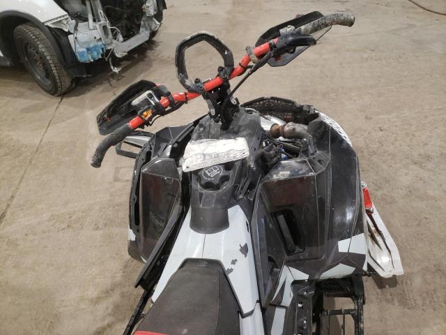 2BPSTGME4MV000035 - 2021 SKI DOO SUMMIT X 8 RED photo 5