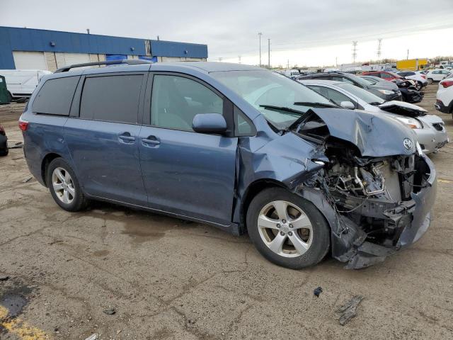 5TDKZ3DC4HS888216 - 2017 TOYOTA SIENNA LE BLUE photo 4