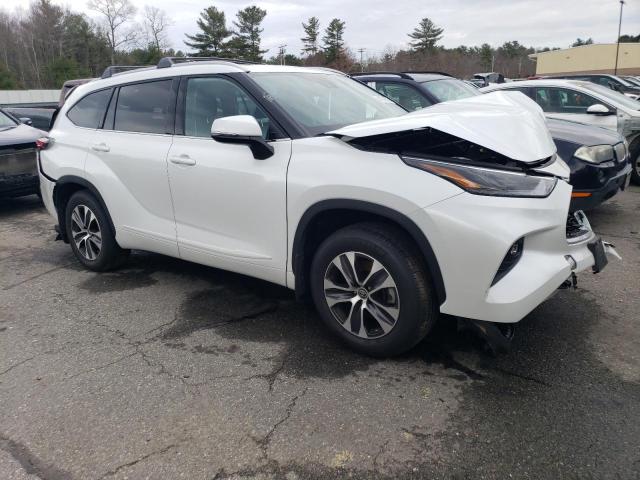 5TDGZRBH2NS585292 - 2022 TOYOTA HIGHLANDER XLE 白色 照片 4