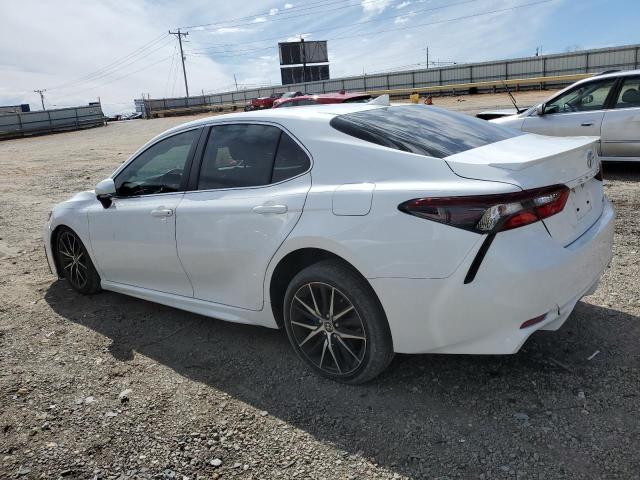 4T1G11AK8MU603564 - 2021 TOYOTA CAMRY SE WHITE photo 2