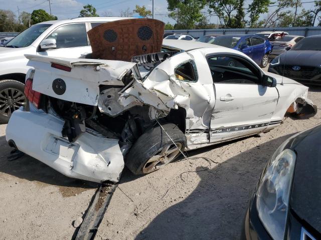 1ZVHT80N385154296 - 2008 FORD MUSTANG WHITE photo 3