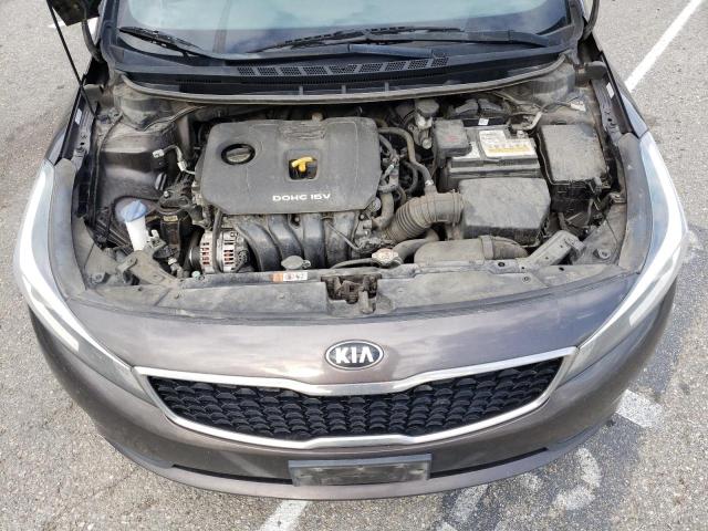 3KPFK4A73JE221740 - 2018 KIA FORTE LX GRAY photo 11