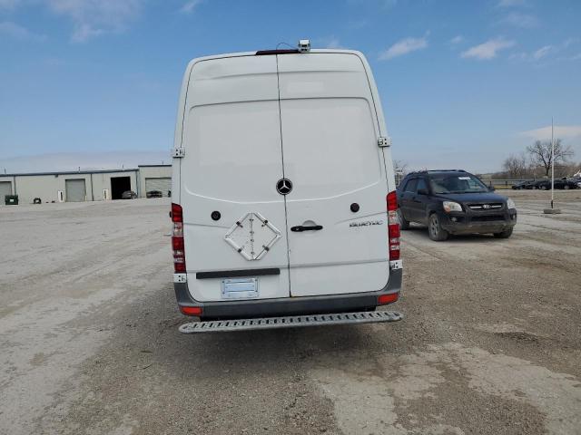 WD3PE8CB4B5573592 - 2011 MERCEDES-BENZ SPRINTER 2500 WHITE photo 6