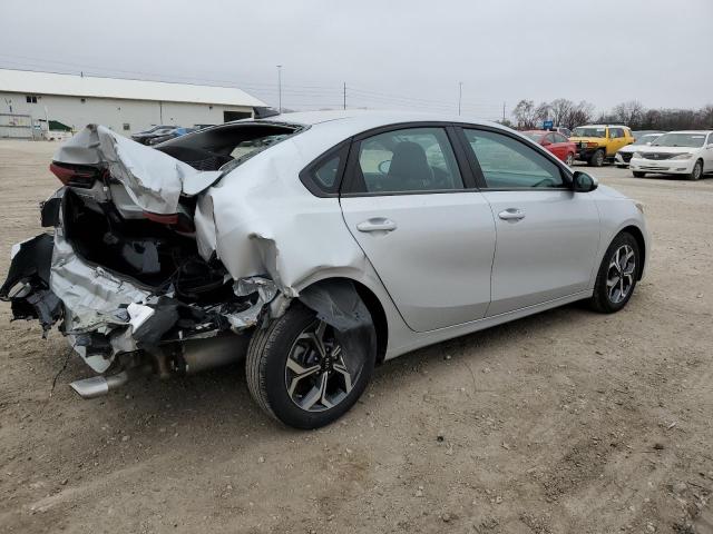 3KPF24AD2ME372823 - 2021 KIA FORTE FE SILVER photo 3