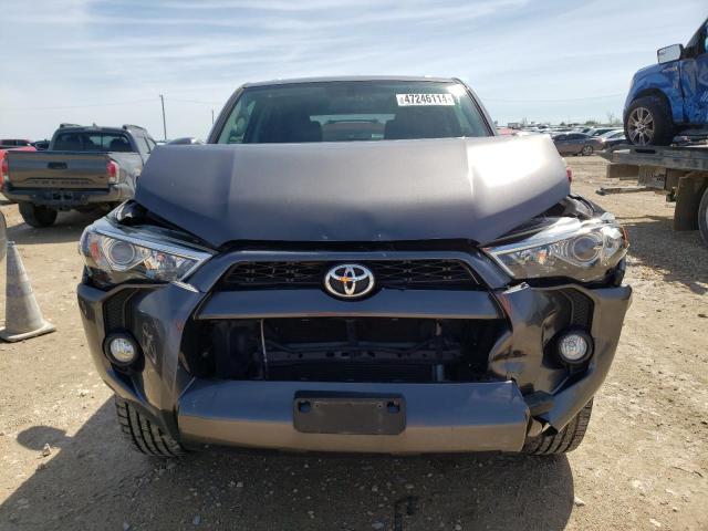 JTEZU5JR7H5157220 - 2017 TOYOTA 4RUNNER SR5 GRAY photo 5