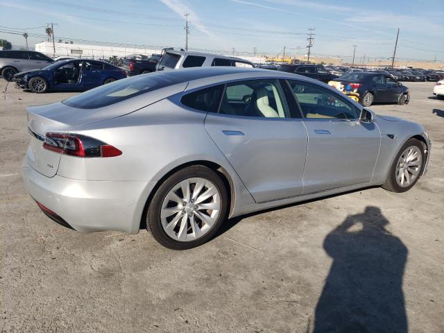 5YJSA1E26JF262517 - 2018 TESLA MODEL S SILVER photo 3