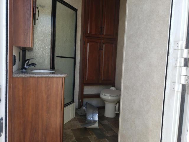 4YDF37523D4701762 - 2013 KEYSTONE MONTANA WHITE photo 6