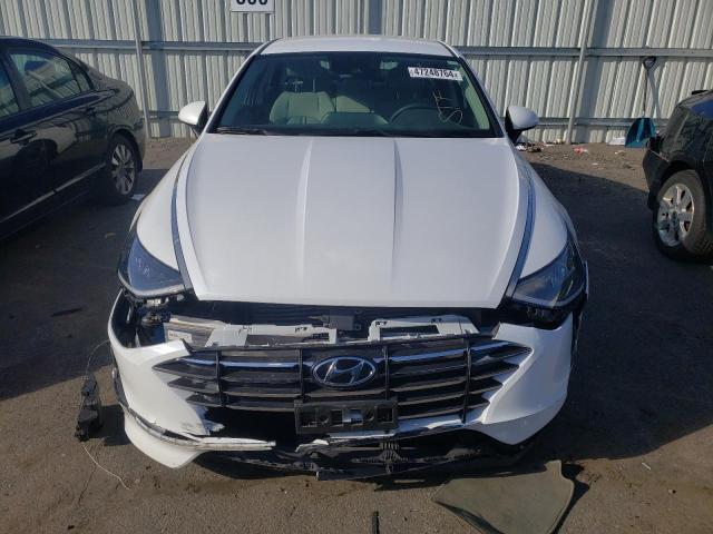 5NPEG4JAXMH087947 - 2021 HYUNDAI SONATA SE WHITE photo 5