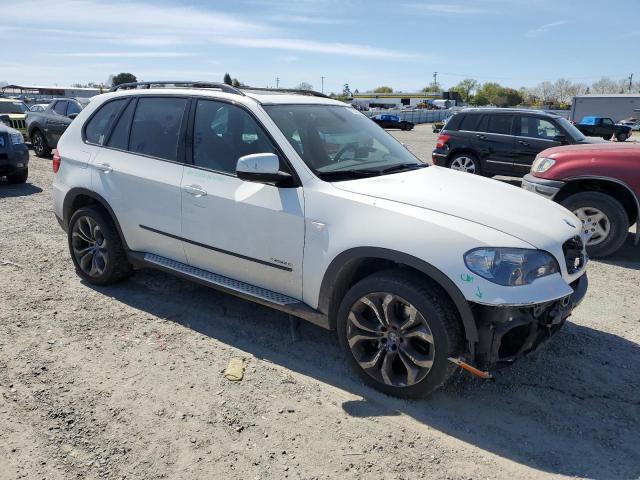 5UXZV8C52BL421782 - 2011 BMW X5 XDRIVE50I WHITE photo 4