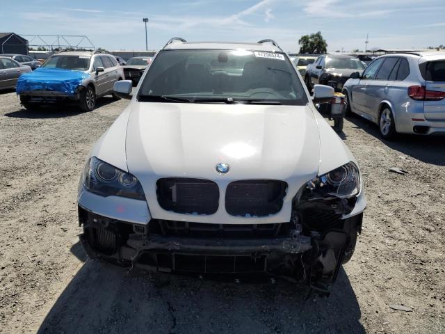 5UXZV8C52BL421782 - 2011 BMW X5 XDRIVE50I WHITE photo 5