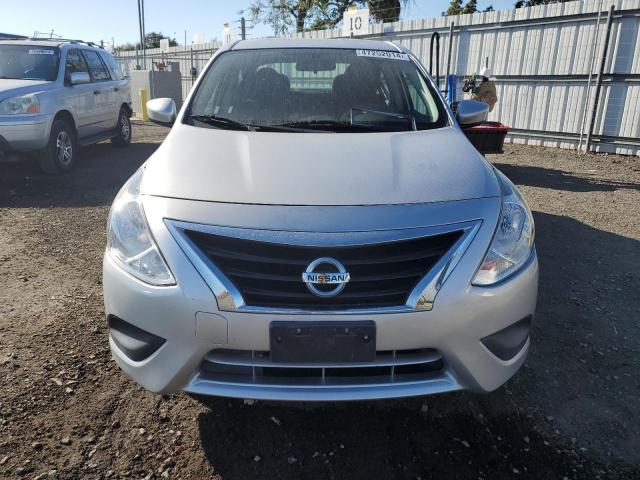 3N1CN7AP8HK470688 - 2017 NISSAN VERSA S SILVER photo 5