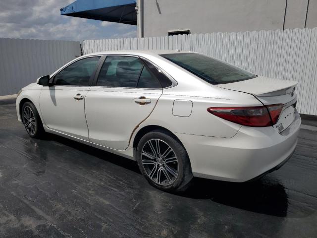 4T1BF1FK4GU562312 - 2016 TOYOTA CAMRY LE WHITE photo 2