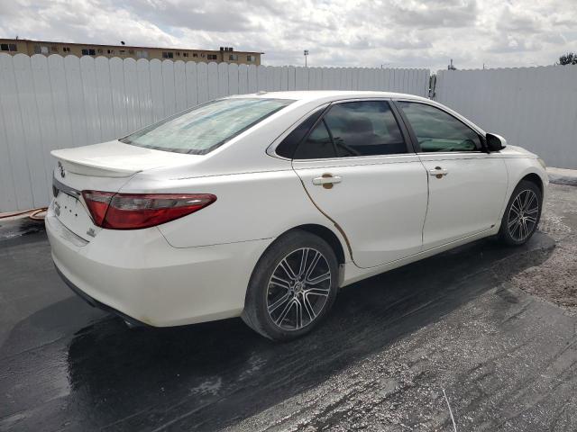 4T1BF1FK4GU562312 - 2016 TOYOTA CAMRY LE WHITE photo 3