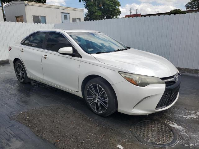 4T1BF1FK4GU562312 - 2016 TOYOTA CAMRY LE WHITE photo 4