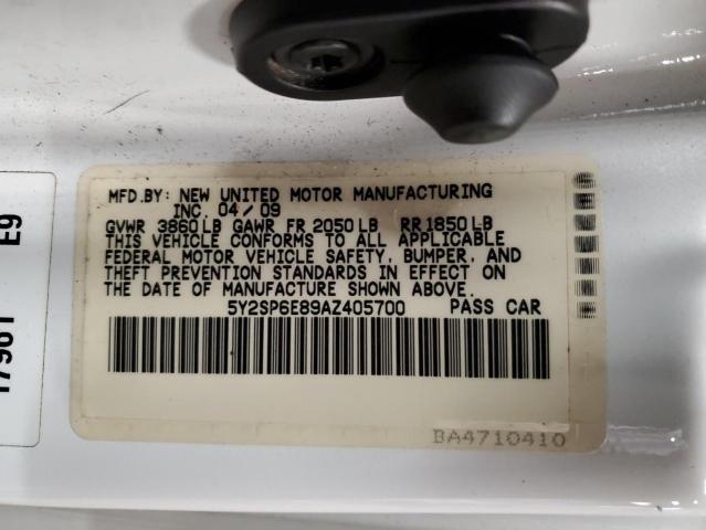 5Y2SP6E89AZ405700 - 2010 PONTIAC VIBE WHITE photo 12