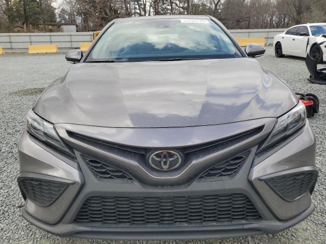 4T1T11AK0RU908028 - 2024 TOYOTA CAMRY SE NIGHT SHADE CHARCOAL photo 5