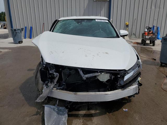 JHMZC5F11JC002172 - 2018 HONDA CLARITY WHITE photo 5