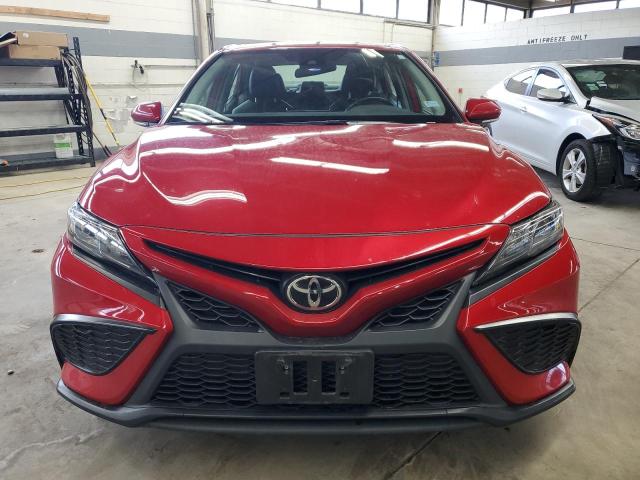 4T1G11AK1PU078464 - 2023 TOYOTA CAMRY SE NIGHT SHADE RED photo 5