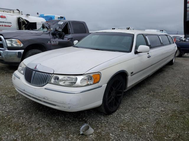 1L1FM81W2YY798737 - 2000 LINCOLN TOWN CAR EXECUTIVE WHITE photo 1