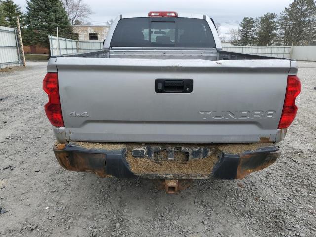 5TFUY5F1XFX436958 - 2015 TOYOTA TUNDRA DOUBLE CAB SR/SR5 SILVER photo 6