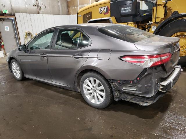 4T1B11HK9JU107359 - 2018 TOYOTA CAMRY L GRAY photo 2