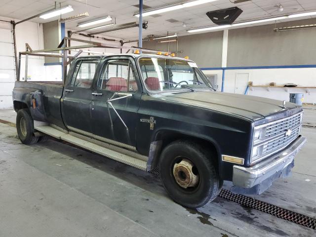 1GCHC33J5ES173072 - 1984 CHEVROLET C30 BLACK photo 4