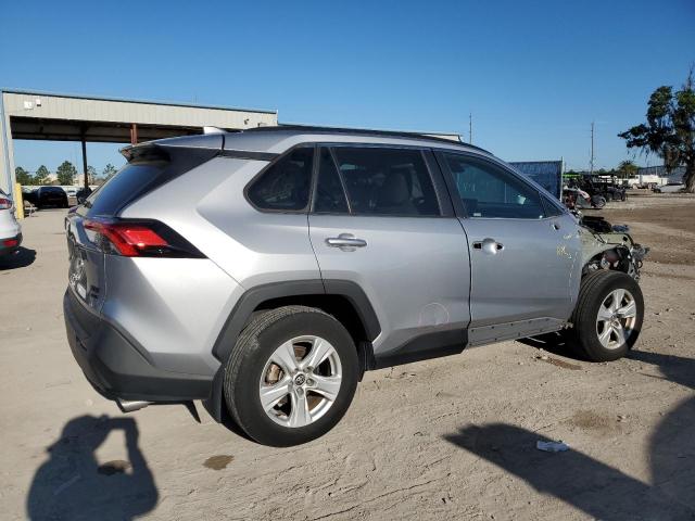 2T3P1RFV6LC134693 - 2020 TOYOTA RAV4 XLE SILVER photo 3