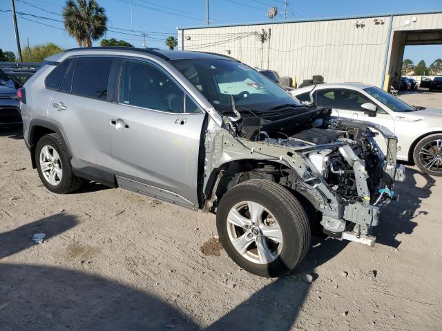 2T3P1RFV6LC134693 - 2020 TOYOTA RAV4 XLE SILVER photo 4