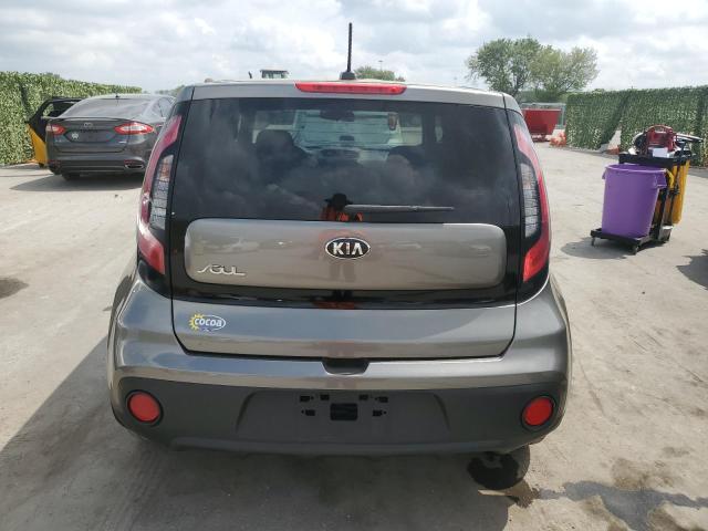 KNDJN2A26J7520777 - 2018 KIA SOUL GRAY photo 6