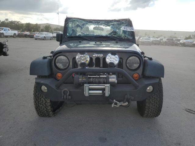 1C4AJWAG3DL549440 - 2013 JEEP WRANGLER SPORT GRAY photo 5