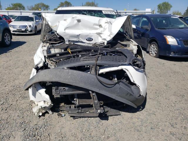 KNDJN2A2XG7324124 - 2016 KIA SOUL WHITE photo 5